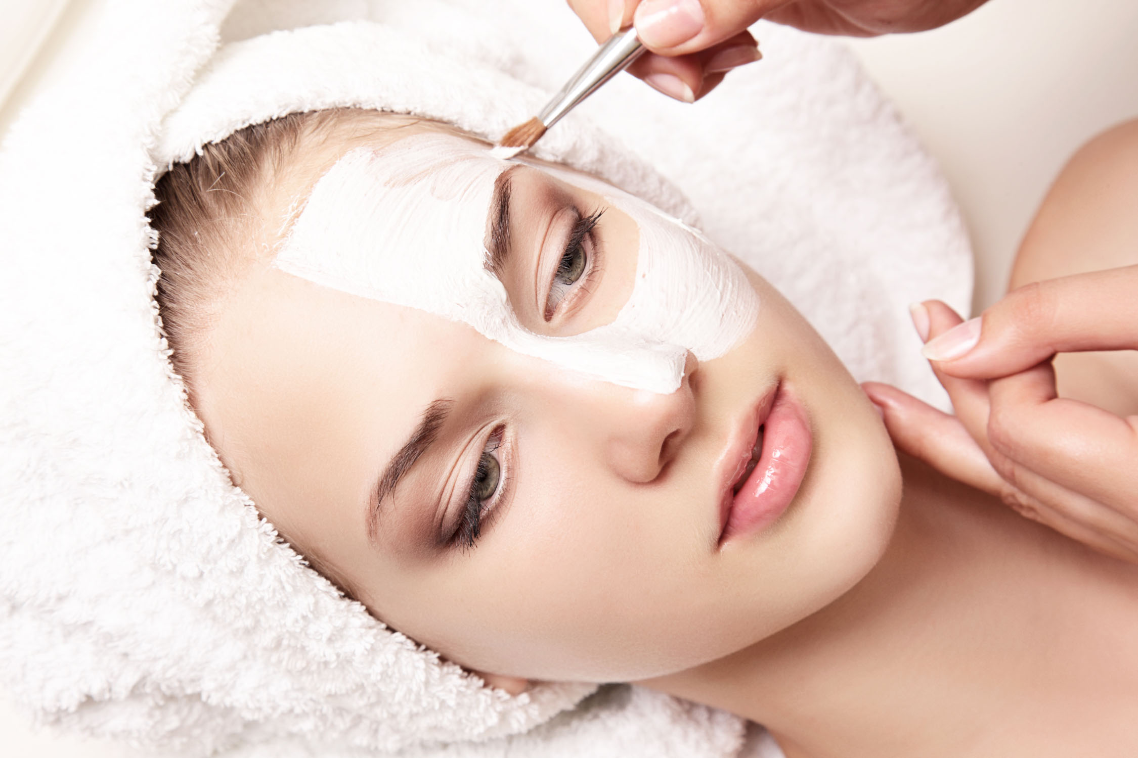 Die Schuppung der Oberhaut chemisches Peeling in dem Schönheitssalon