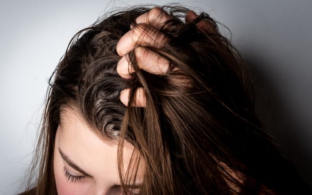 Fettige Haare? Lernen Sie die häufigsten Ursachen kennen!